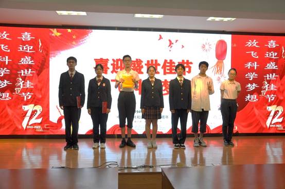 说明: 说明: K:\政教工作\活动汇总\2021.09.27“喜迎盛世佳节,放飞科学梦想”\照片\DSC_0139.JPG